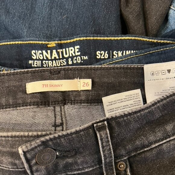 Levi’s Bermuda Shorts Bundle - 2 Pairs Cut-Off Denim Jeans, Size 26 - Picture 3 of 3